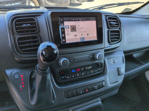 Used 2025 RAM ProMaster 2500 w/ Convenience Group FWD image 18