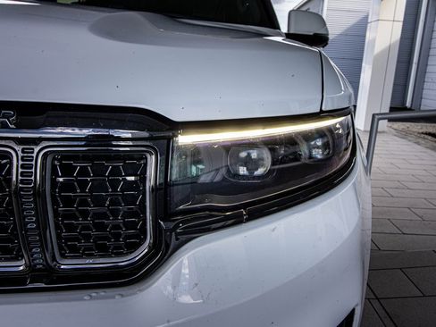 Used 2022 Jeep Grand Wagoneer Series II image 9