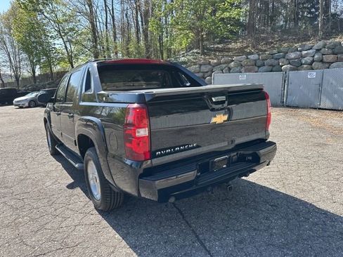 Used 2012 Chevrolet Avalanche LT w/ Suspension Package, Off-Road AWD/4WD image 3