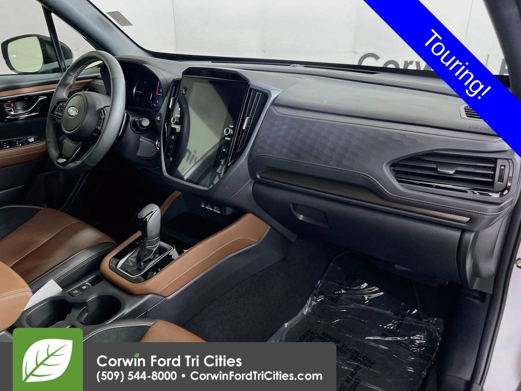 Used 2025 Subaru Forester Touring AWD/4WD image 32