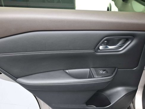Used 2023 Nissan Rogue SL FWD image 14