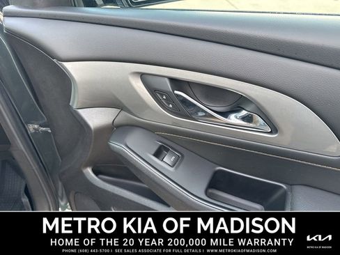 Used 2020 Chevrolet Traverse LT w/ LT Premium Package image 39