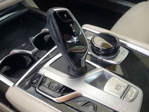 Used 2022 BMW 750Li xDrive AWD/4WD image 27