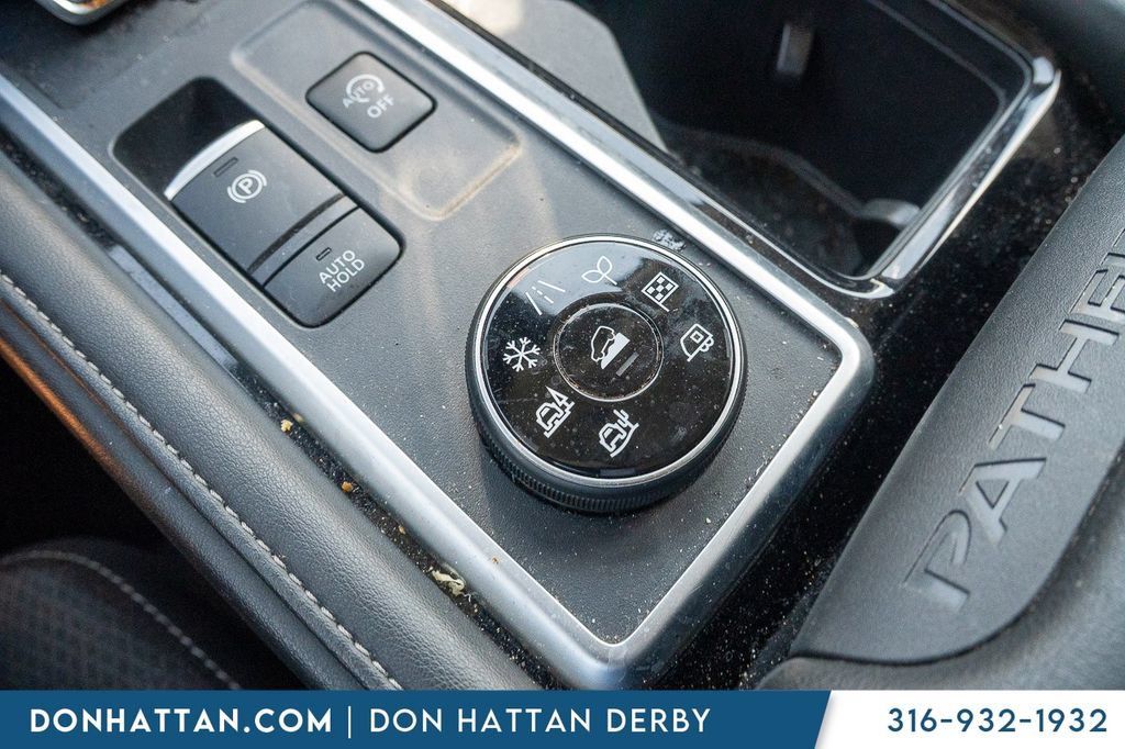 Used 2024 Nissan Pathfinder SV AWD/4WD image 13
