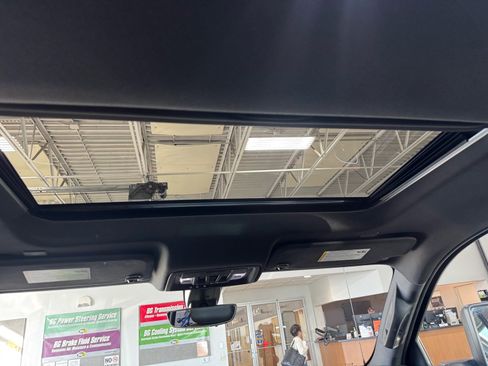 Used 2021 Chevrolet Silverado 1500 High Country w/ Technology Package image 14