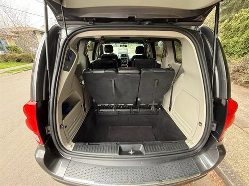 Used 2017 Dodge Grand Caravan SXT image 8