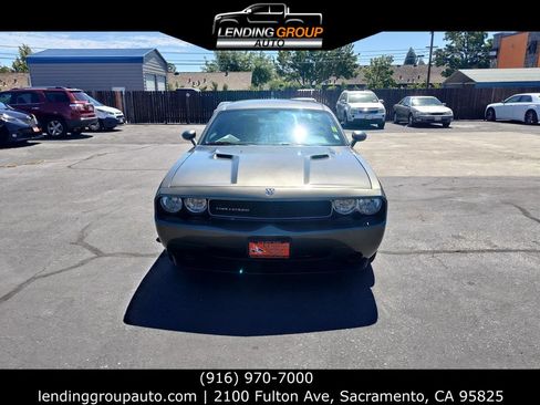 Used 2010 Dodge Challenger SE image 2