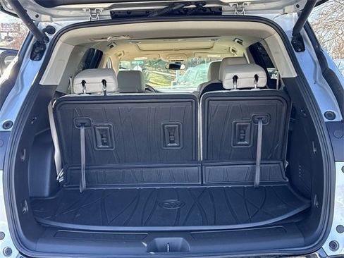 Used 2021 Buick Enclave Essence w/ Sport Touring Edition image 11