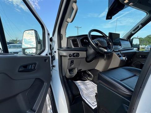 Used 2023 Ford E-Transit Medium Roof RWD image 28