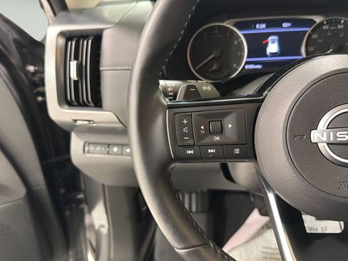 Used 2025 Nissan Pathfinder SL FWD image 13