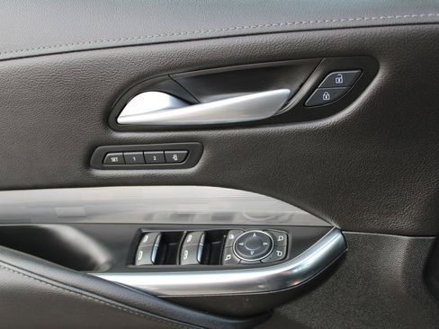 Used 2025 Cadillac XT4 Premium Luxury image 19