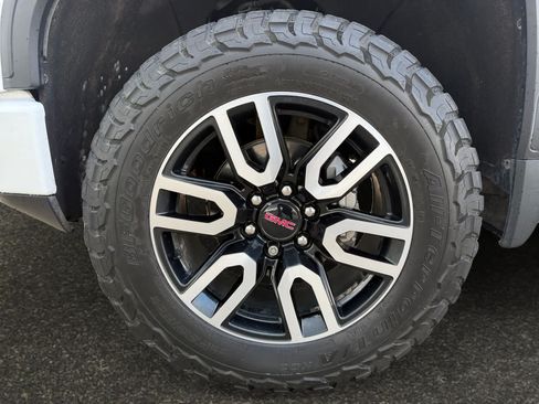 Used 2022 GMC Sierra 1500 AT4 w/ AT4 Premium Package AWD/4WD image 10