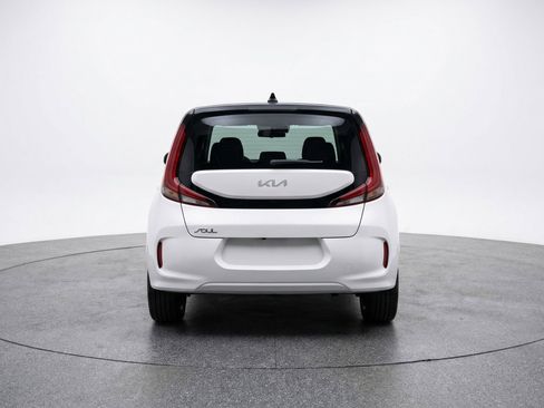 Used 2025 Kia Soul LX w/ LX Technology Package FWD image 7