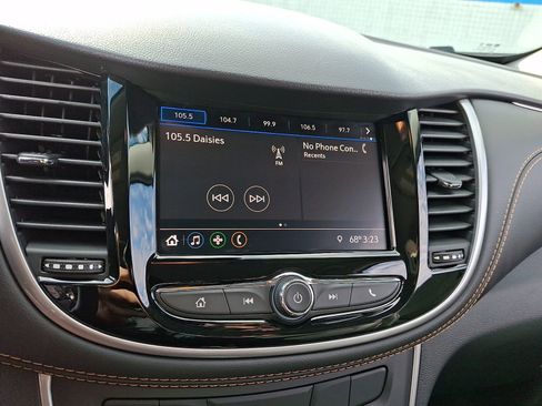 Certified 2022 Chevrolet Trax LT w/ LT Convenience Package image 19