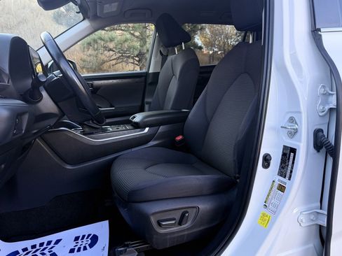 Used 2023 Toyota Highlander LE image 11