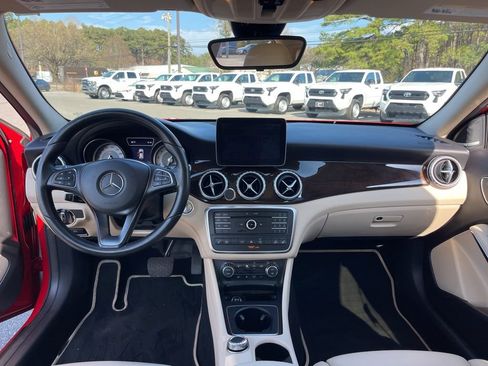 Used 2017 Mercedes-Benz GLA 250 4MATIC image 8