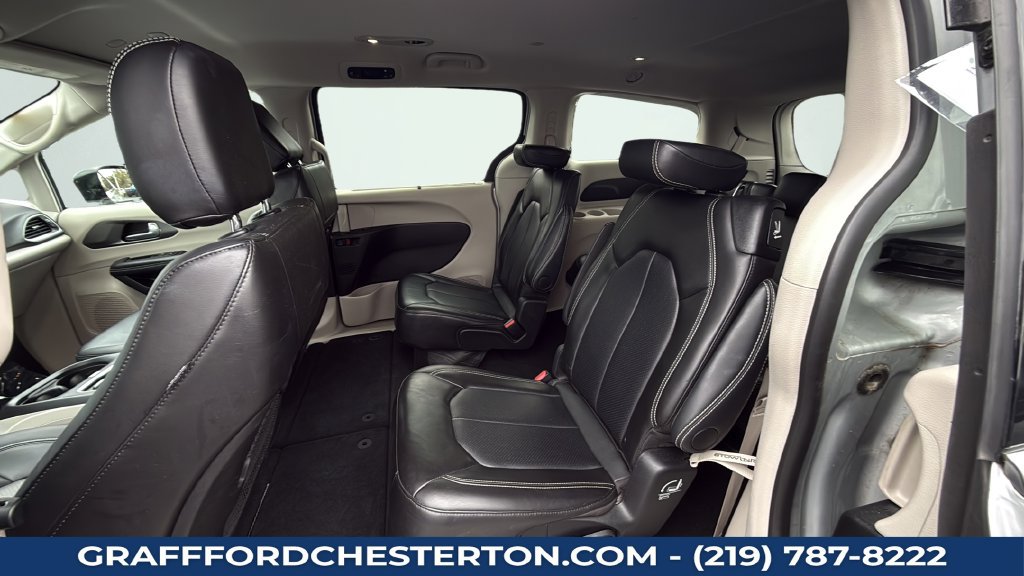 Used 2024 Chrysler Pacifica Touring-L FWD image 24