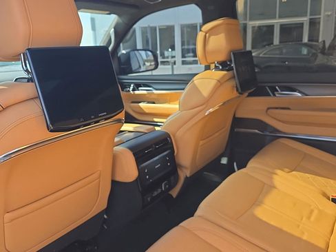 Used 2024 Jeep Grand Wagoneer Series III w/ Rear Seat Video Group 1 image 15