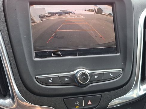 Used 2022 Chevrolet Equinox LT image 18