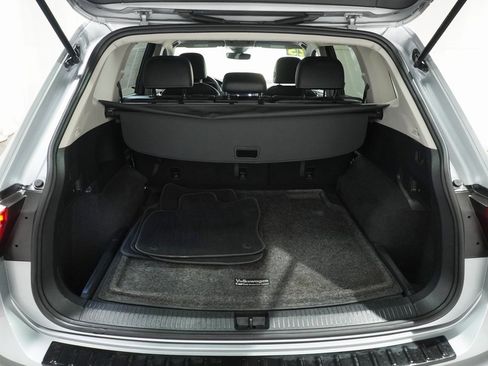Used 2023 Volkswagen Tiguan SE image 5
