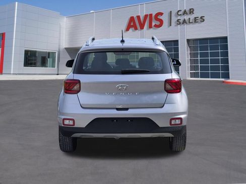 Used 2025 Hyundai Venue SEL FWD image 7