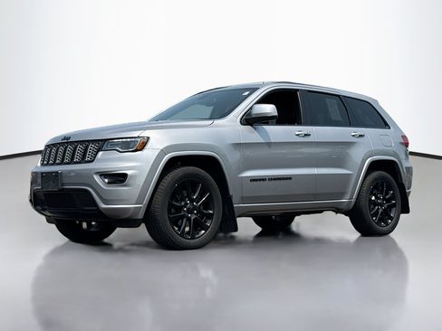 Used 2020 Jeep Grand Cherokee Altitude AWD/4WD image 13