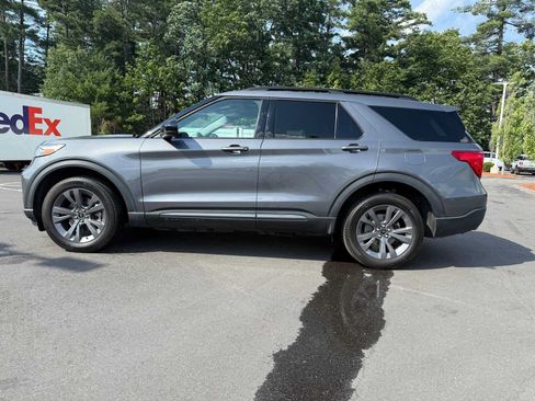 Used 2022 Ford Explorer XLT w/ Equipment Group 202A AWD/4WD image 2