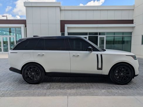 Certified 2025 Land Rover Range Rover Long Wheelbase SE AWD/4WD image 7