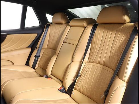 Certified 2022 Lexus LS 500 w/ Interior Upgrade Package RWD image 10