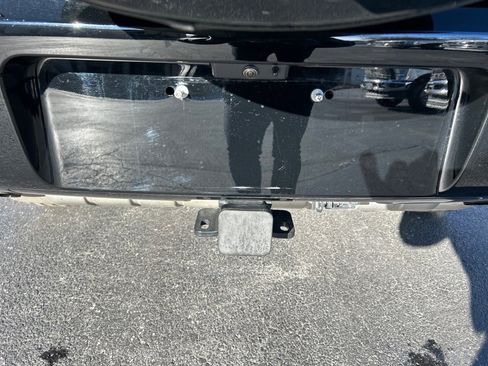 Used 2023 Land Rover Defender 130 X-Dynamic SE image 16