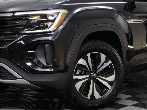 Used 2025 Volkswagen Atlas Cross Sport SE image 3