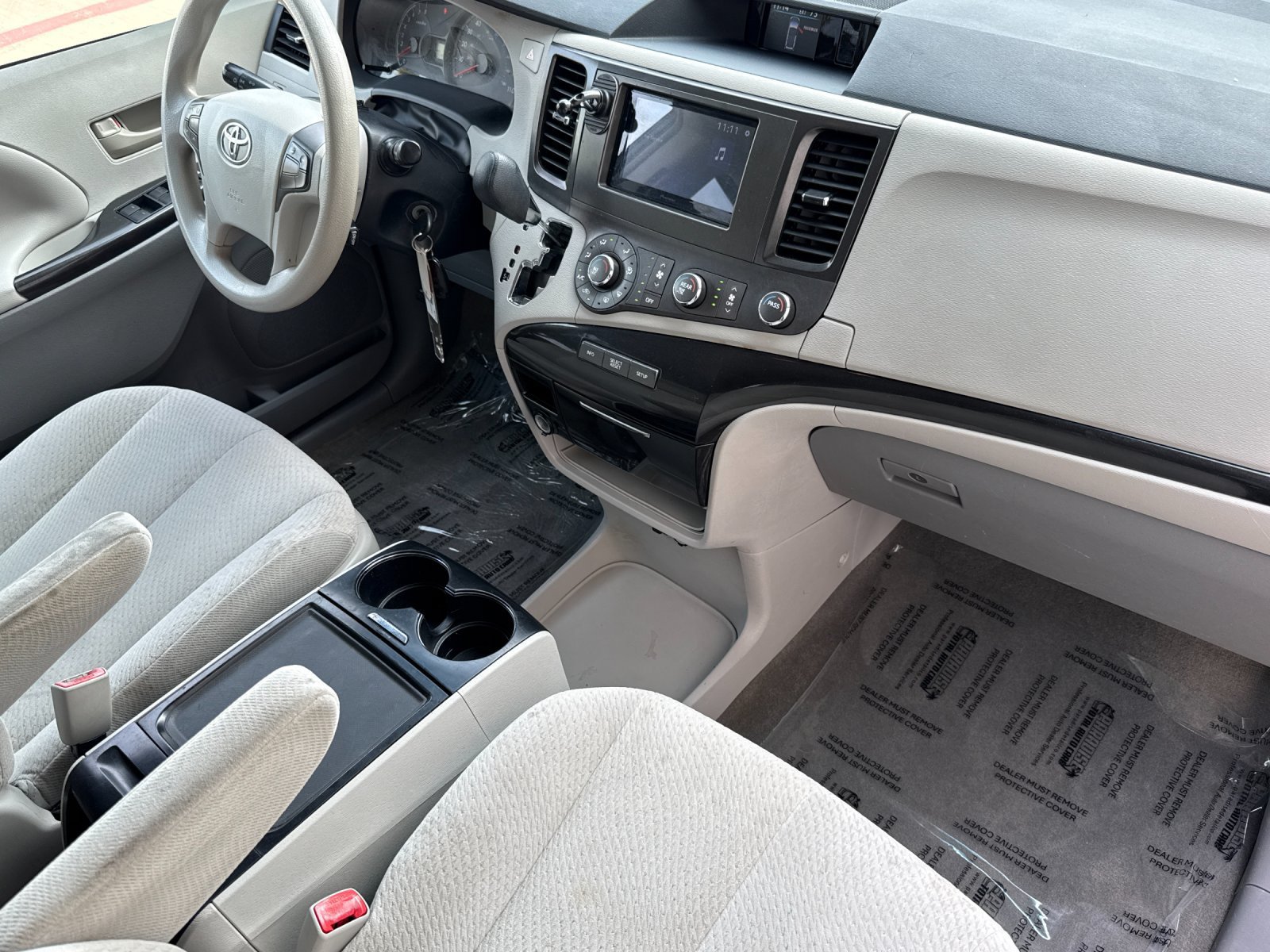Used 2012 Toyota Sienna LE FWD image 16