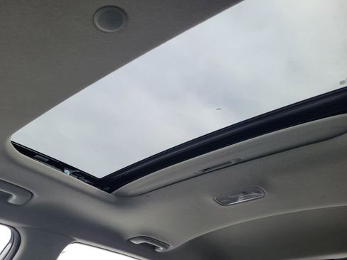 New 2025 Hyundai Venue SEL image 28