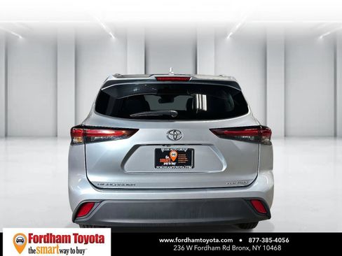 Certified 2025 Toyota Highlander XLE AWD/4WD image 4