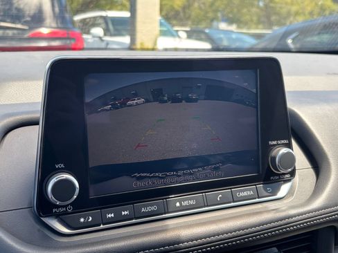 Used 2025 Nissan Rogue SV FWD image 21