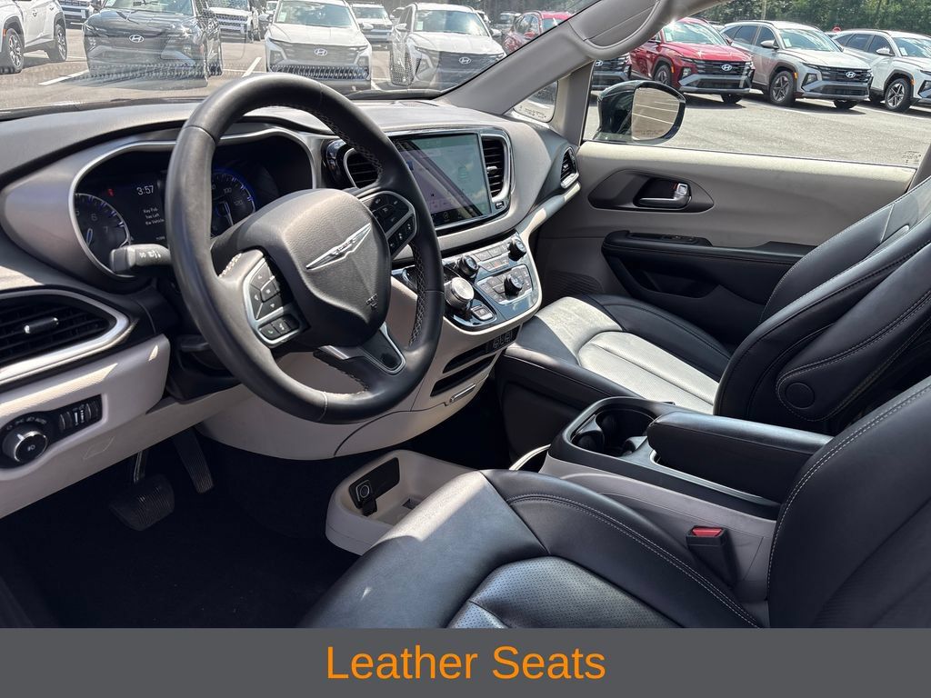 Used 2024 Chrysler Pacifica Touring-L FWD image 5