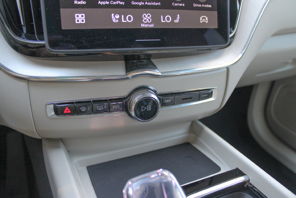 Used 2026 Volvo XC60 B5 Ultra AWD/4WD image 16