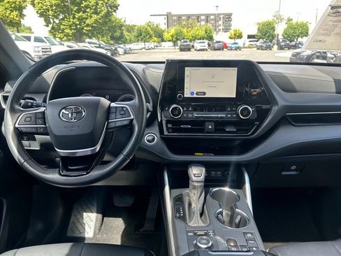 Certified 2025 Toyota Highlander XSE AWD/4WD image 13