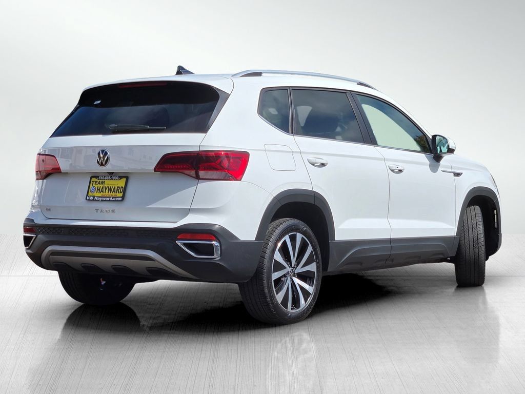 Used 2024 Volkswagen Taos SE FWD image 5