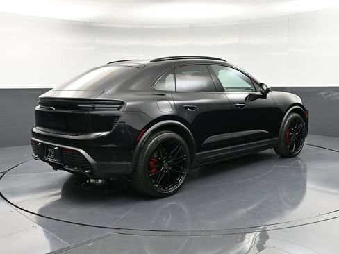 Certified 2025 Porsche Macan Turbo Electric image 8