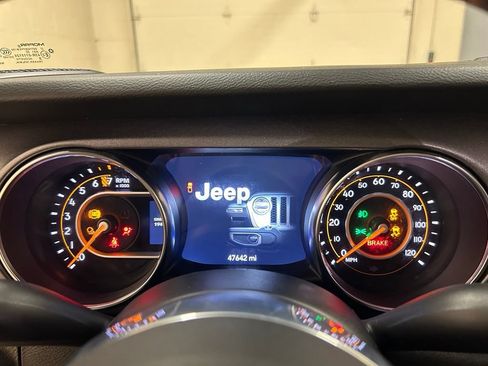 Used 2023 Jeep Gladiator Mojave w/ Trailer Tow Package AWD/4WD image 19