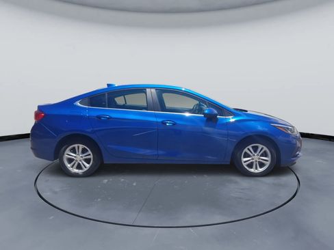 Used 2018 Chevrolet Cruze LT FWD image 4