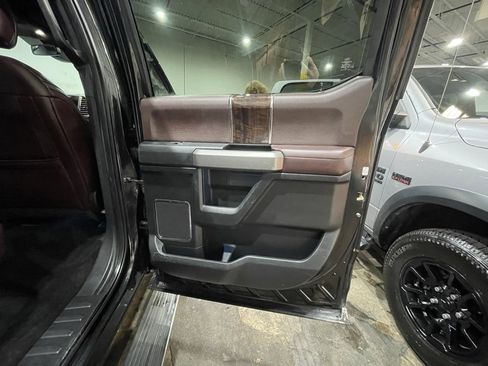 Used 2015 Ford F150 Platinum w/ Equipment Group 701A Luxury image 11