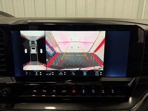 Used 2023 Chevrolet Silverado 1500 ZR2 w/ Technology Package image 39