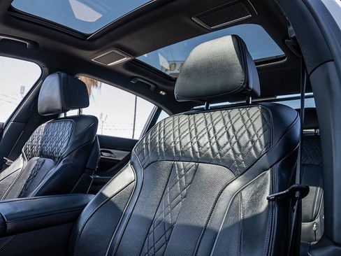 Used 2020 BMW 750i xDrive w/ Executive Package image 24