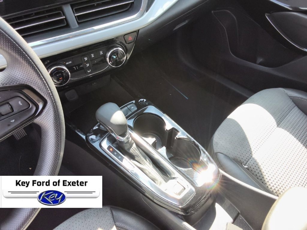 Used 2025 Chevrolet Trax LT FWD image 30