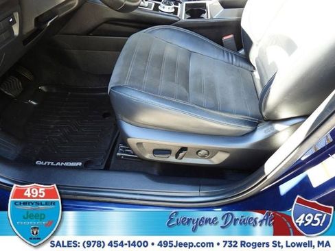 Used 2022 Mitsubishi Outlander SEL Black Edition image 16