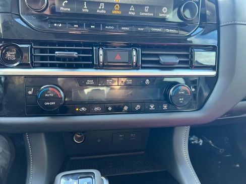 New 2025 Nissan Pathfinder SL w/ Lighting Package (N92) image 18