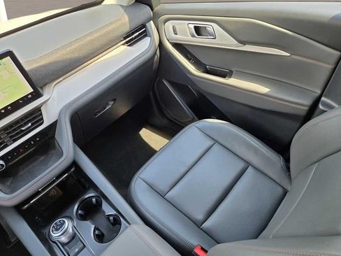 Used 2025 Ford Explorer Active w/ Active Comfort Package AWD/4WD image 15