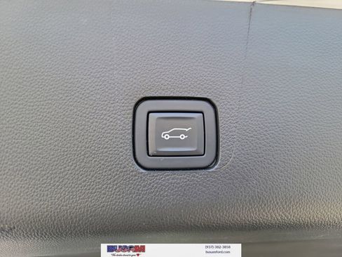 Used 2023 Chevrolet Traverse LT FWD image 7